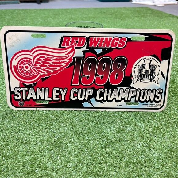 Detroit Red Wings 1998 NHL Stanley Cups Champions License Plate Souvenir Tag - Picture 1 of 3